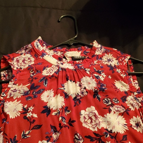 Ladies top - Picture 2 of 5